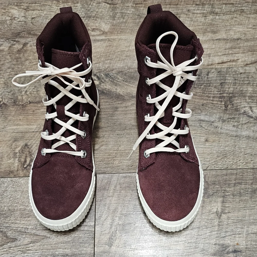 Timberland  High-Top Sneakers women's size 5.5